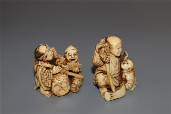 Two Japanese ivory netsuke, tallest 4cm